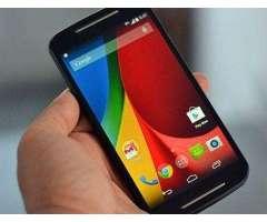 Moto,G2,en perfecto estado,tiene tambien puerto de memoria micro SD,libre,y con protector de vidrio,