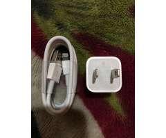 Cargador Original de iPhone 6 en Perfecto Estado Poco Uso Como Nuevo.