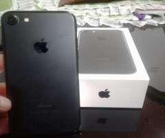 Vendo iPhone 7 de 33 Como Nuevo