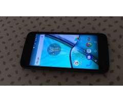 Moto G4 play de 16 GB Y 2 GB de ram,doble sim activas,tiene fisura,le funciona todo
