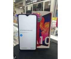 Samsung A10 con 2 de ram y 32 de interna ,en caja usado pero como nuevo .