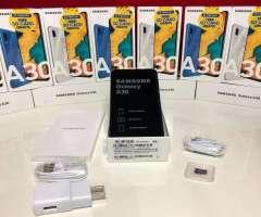 SAMSUNG A30  32GB Y 64GB DE RAM NUEVOS CON GARANTÍA Y FACTURA